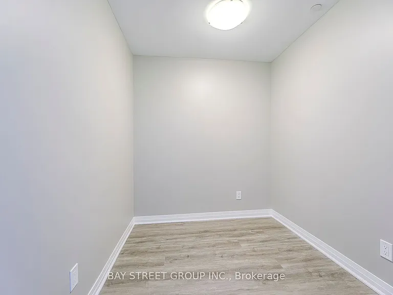 95 Dundas St W #107 — Photo 8