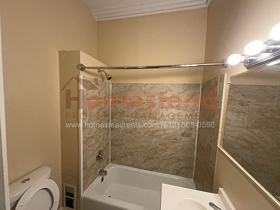 5th image of 1044 Dekalb St APT 1F