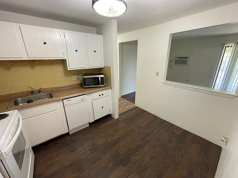 491 W Central St #B11 — Photo 8
