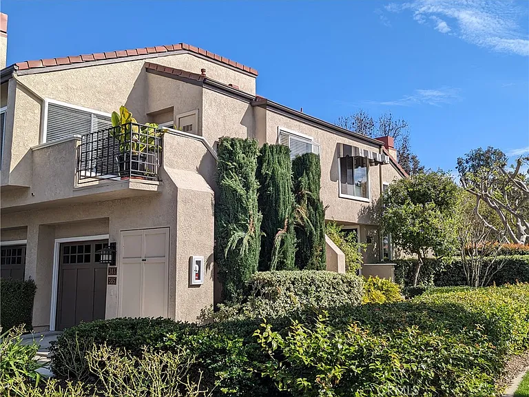 383 Stanford Ct — Photo 1