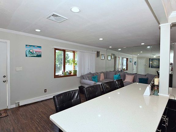 4th image of 86 Colonial Dr
