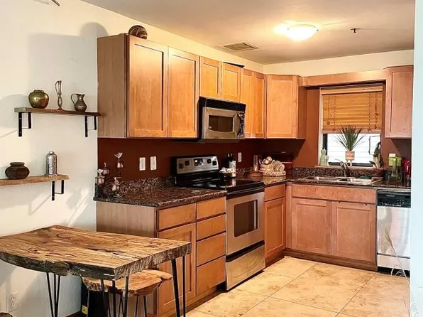 810 NW Naito Pkwy, Portland, OR