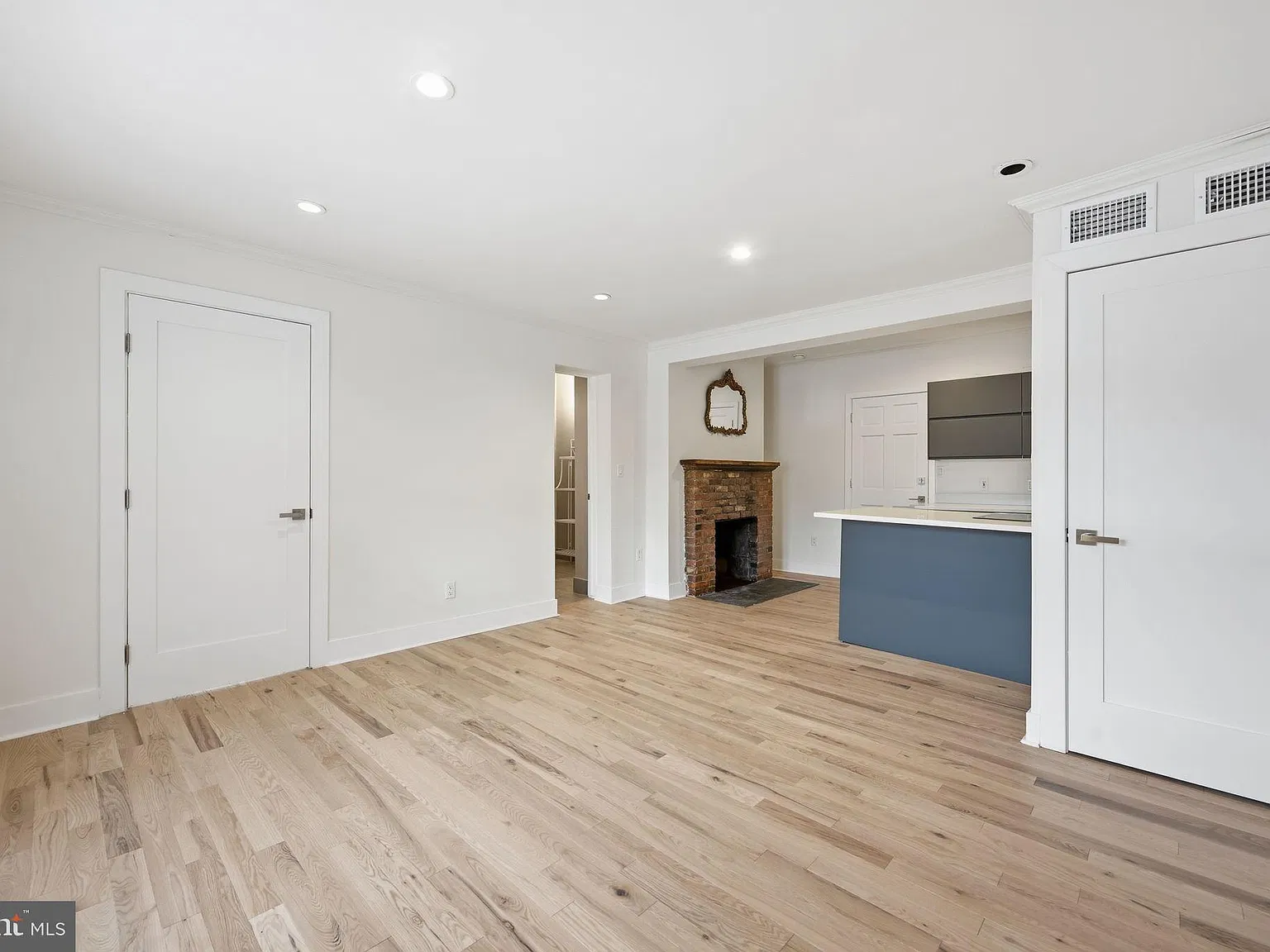 2 bed, 1.0 bath, 800 sqft, $2,850 — Photo 4