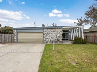 3123 Oak St, North Bend, OR 97459