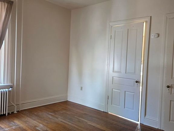 5th image of 623 W King St