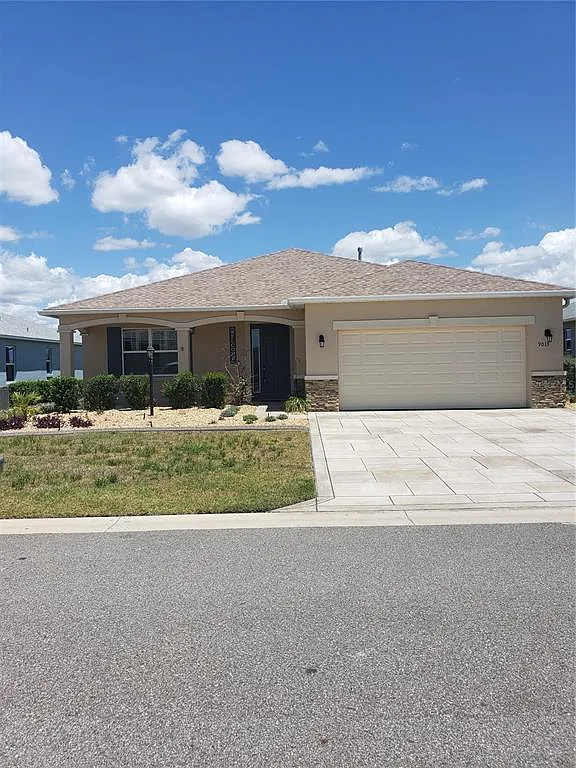 2 bed, 2.0 bath, 2118 sqft, $2,300 — Photo 1