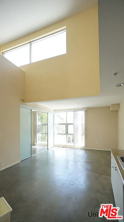 3 bed, 2.0 bath, 1292 sqft, $2,900 — Photo 2