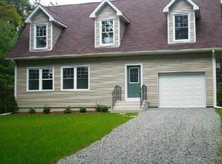 10 Wampanaug Trl, West Greenwich, RI 02817