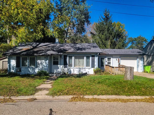 412 Wisconsin St, Waupaca, WI 54981