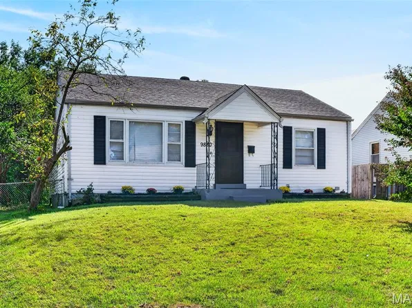9820 Meadow View Dr, Saint Louis, MO 63114