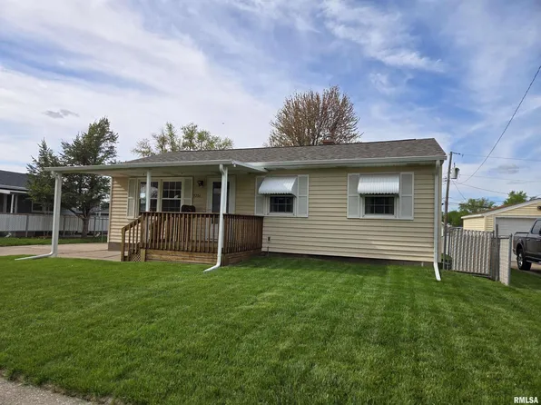 2736 W Laurel St, Davenport, IA 52804
