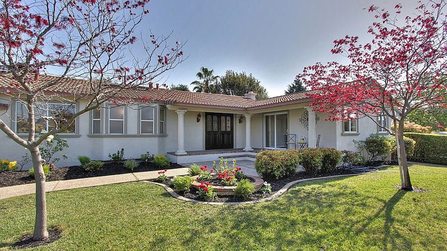 1st image of 912 Chelan Dr