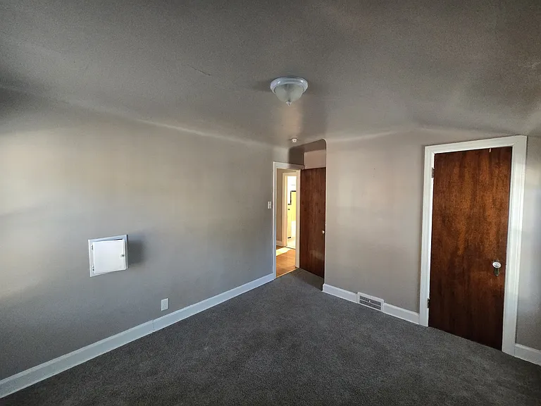 9657 E Outer Dr #1 — Photo 28