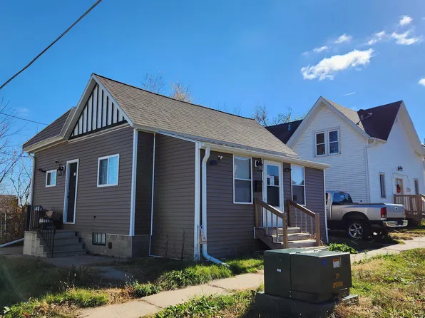 208 S 5th St, Marshalltown, IA 50158