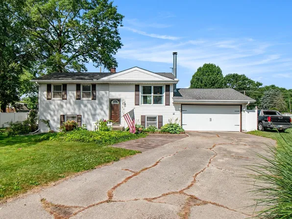 57786 Appletree Ln, Osceola, IN 46561