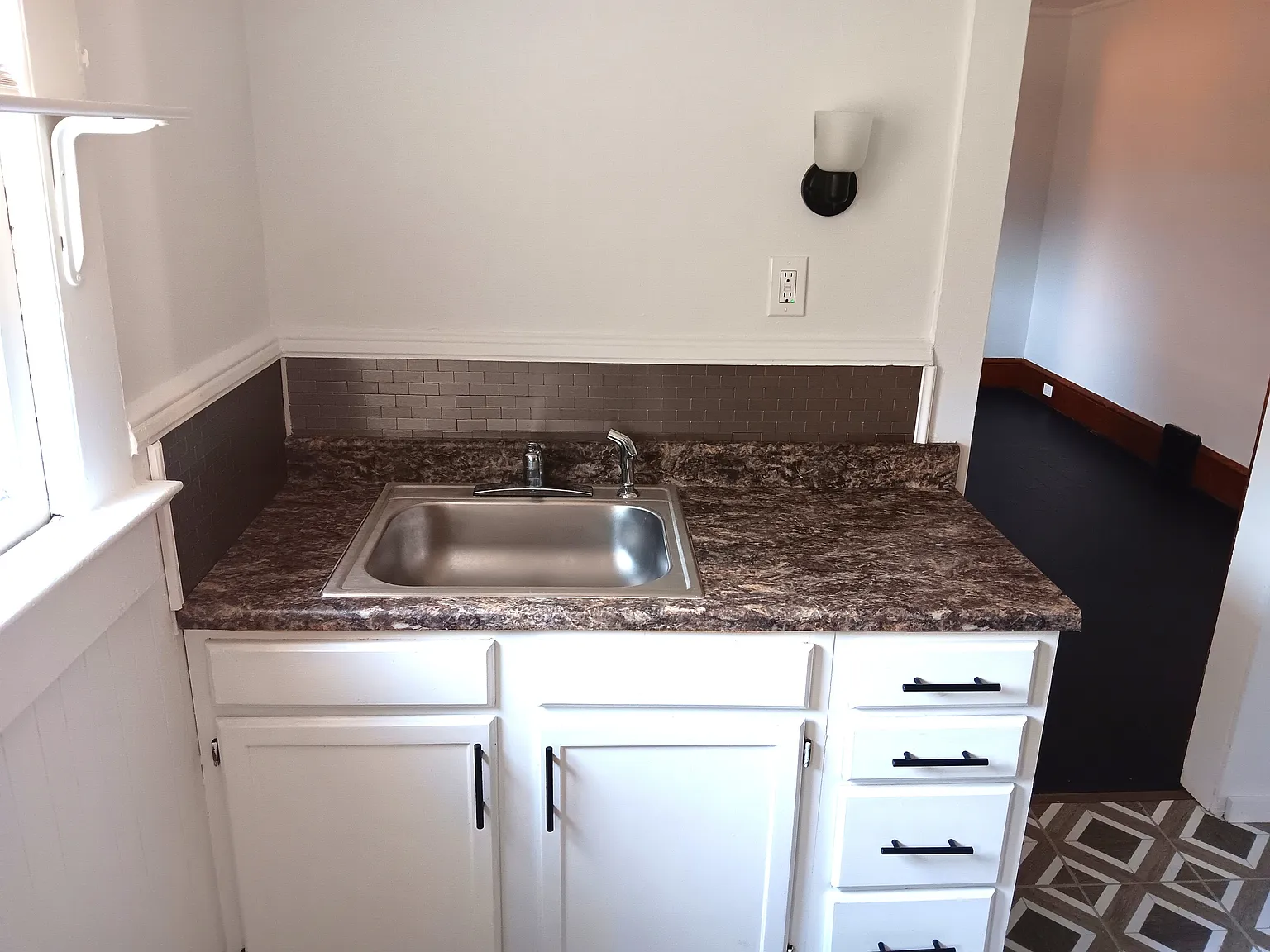 3 bed, 1600 sqft, $1,100 — Photo 3