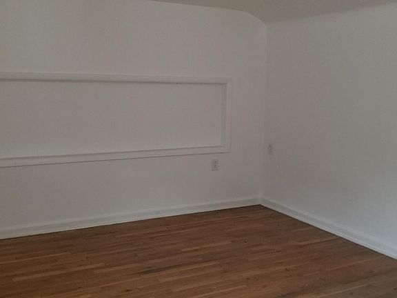 3rd image of 4613 Oakridge Dr