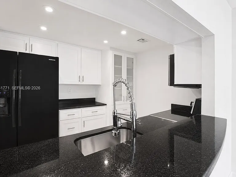 7601 E Treasure Dr #1809 — Photo 5