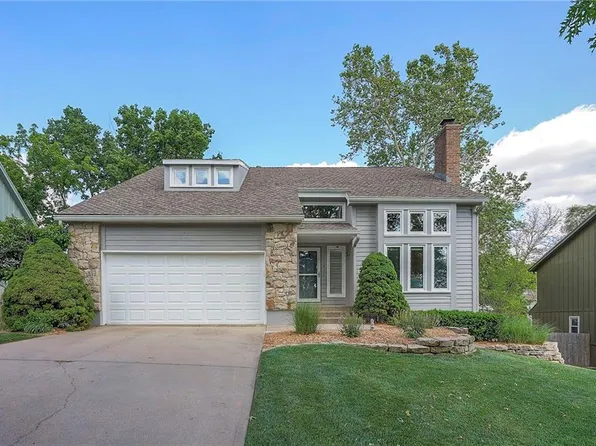 7541 Westgate St, Lenexa, KS 66216