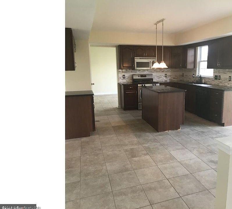 2nd image of 109 Fleming St