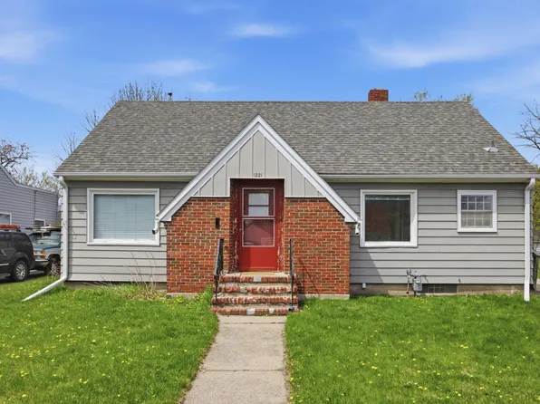 1221 5th St S, Moorhead, MN 56560