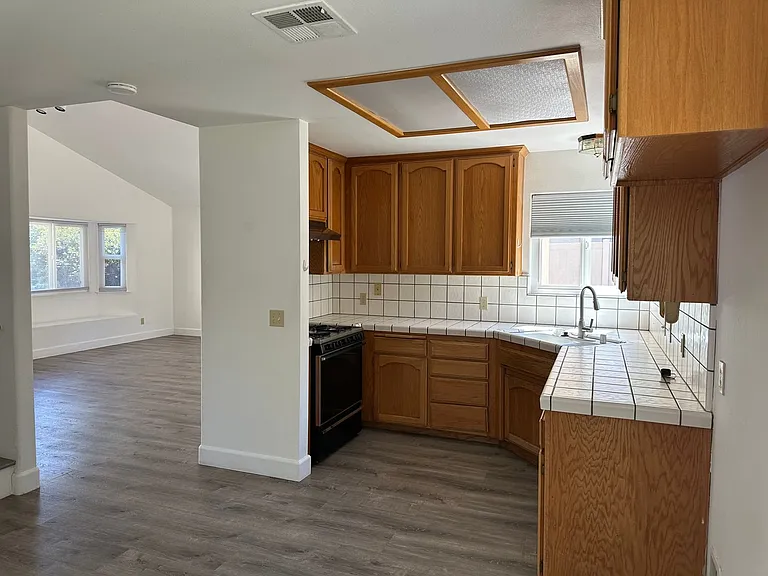 2170 Bel Air Pl — Photo 5