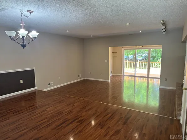 62 Goodwin Dr, North Brunswick, NJ 08902