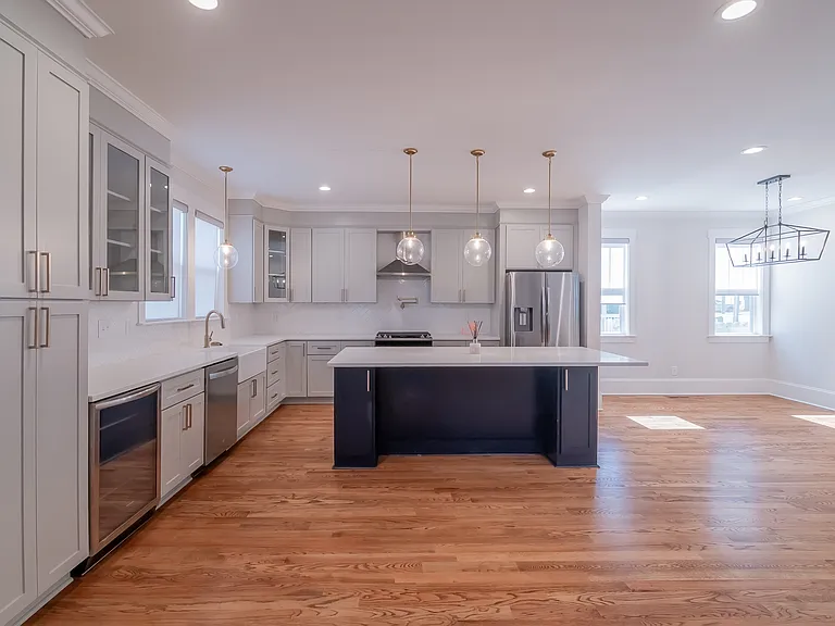 1005 State St — Photo 15
