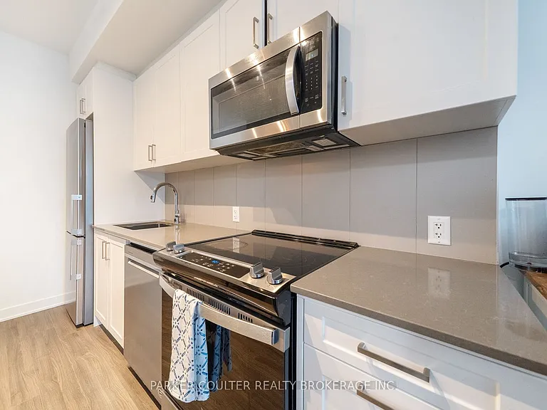 681 Yonge St #114 — Photo 9