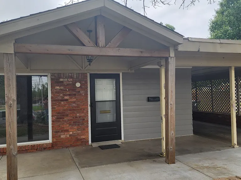 6408 NW 23rd St — Photo 2