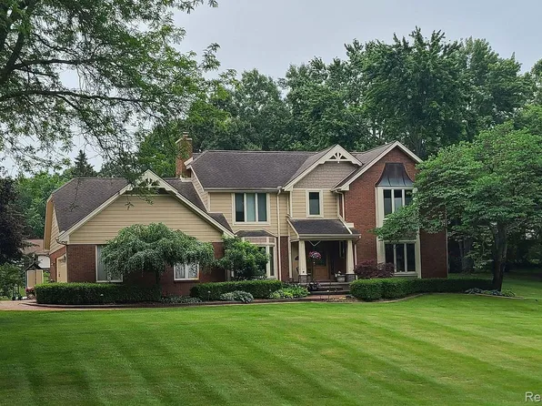 1909 Jason Dr, Commerce Township, MI 48382