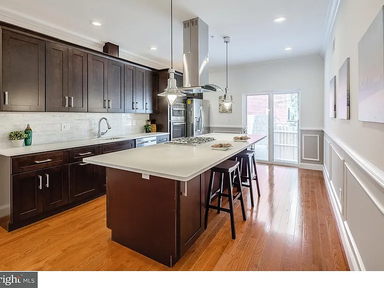 1537 Dickinson St — Photo 4
