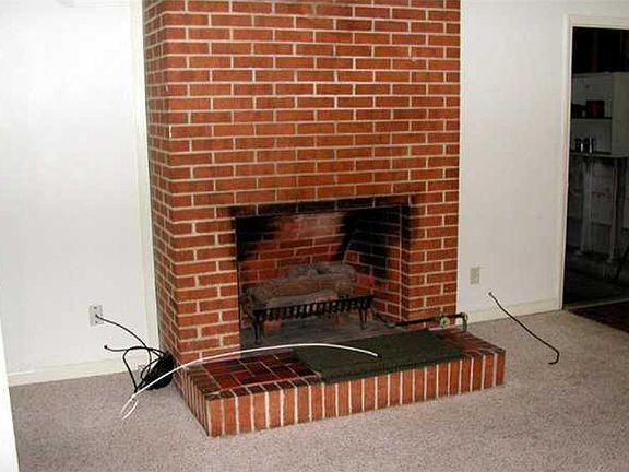 3rd image of 4213 Sibley Ave