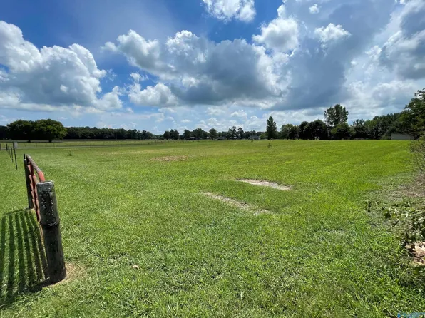 2 Henry Bayless Rd, Ardmore, TN 38449