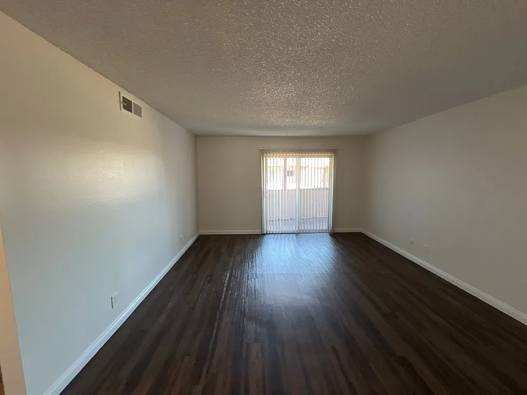 2 bed, 2.0 bath, 1200 sqft, $1,125 — Photo 3