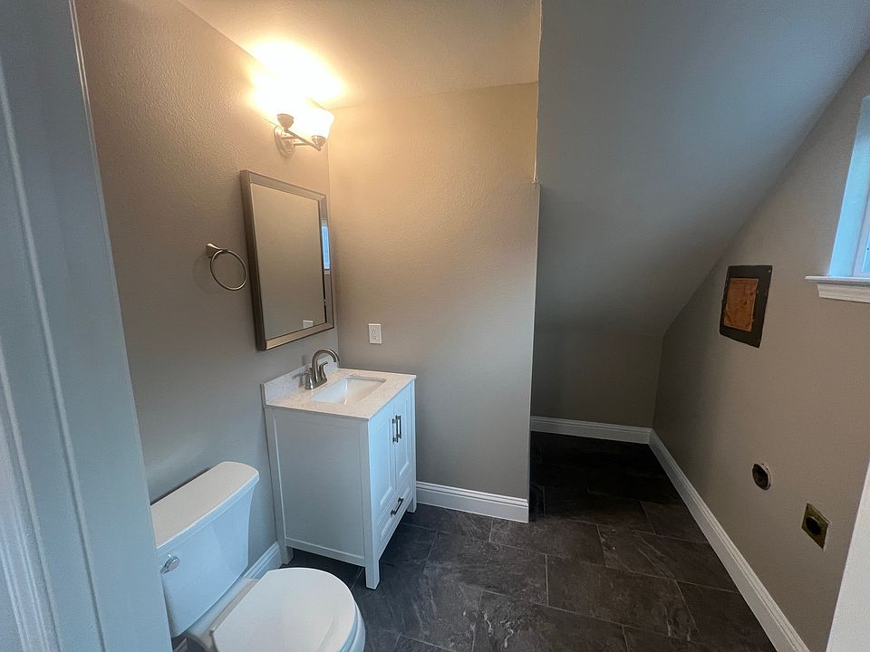 Downstairs half bath with laundry hook-ups