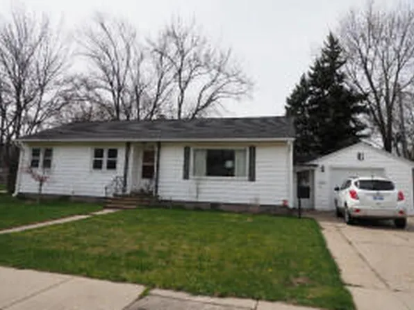1135 W Summit Ave, Muskegon, MI 49441