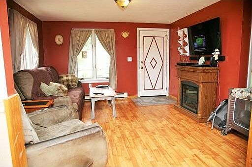 5th image of 165 E Bacon St