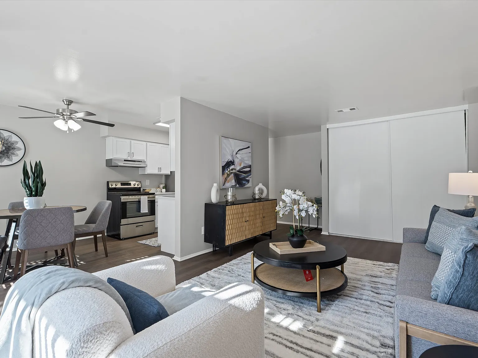 Newport Woods Apartments — Photo 2