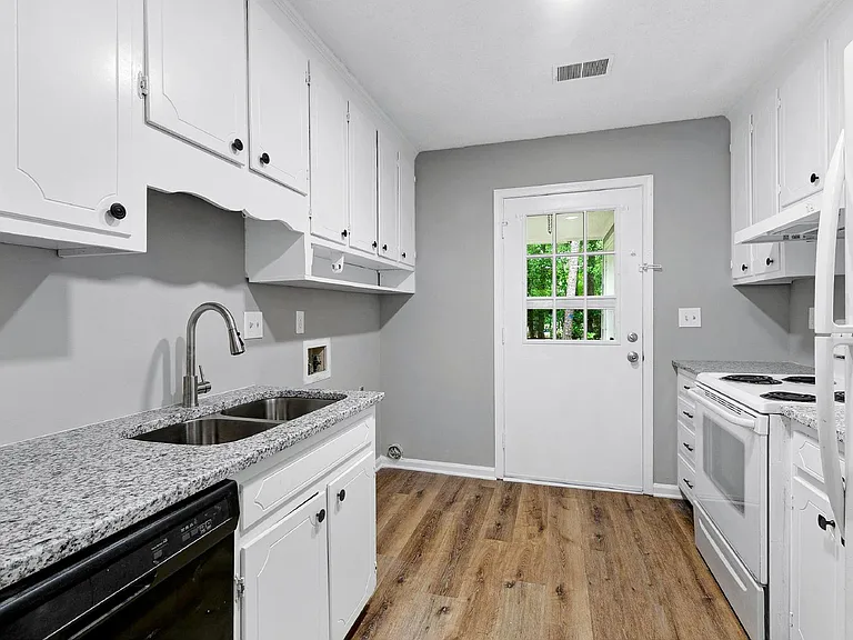 928 Jason Ct — Photo 9