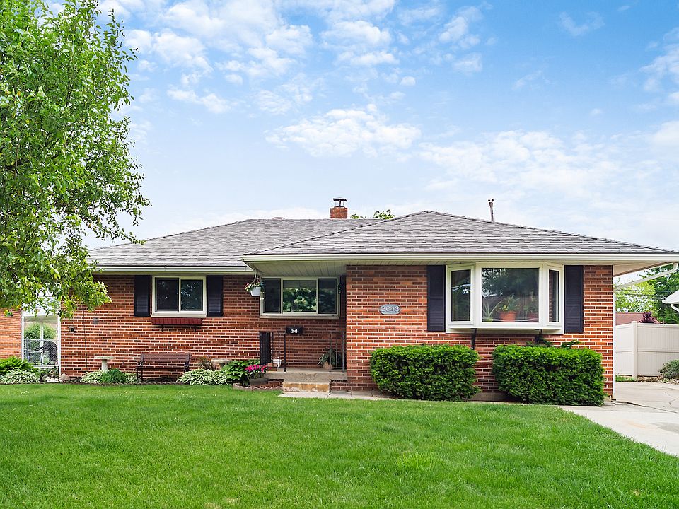 1st image of 2643 Queensway Dr