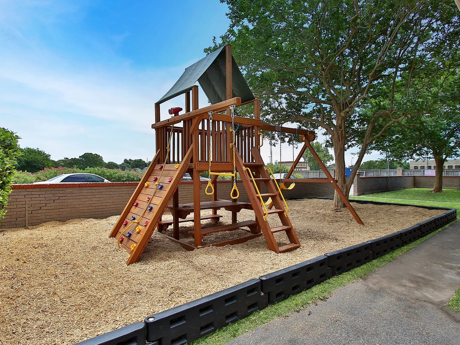 Pointe Ann Apartments — Photo 2