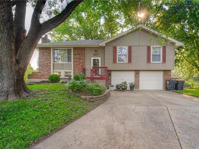 517 NE Shiloh Cir, Blue Springs, MO, 64014