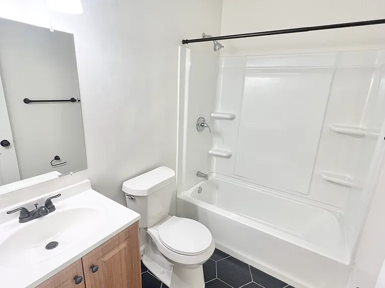 Full Bathroom (2nd Floor)
