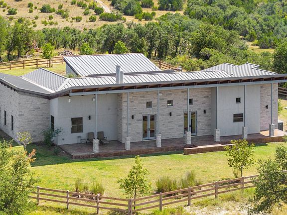 3rd image of 353 Agarita Way