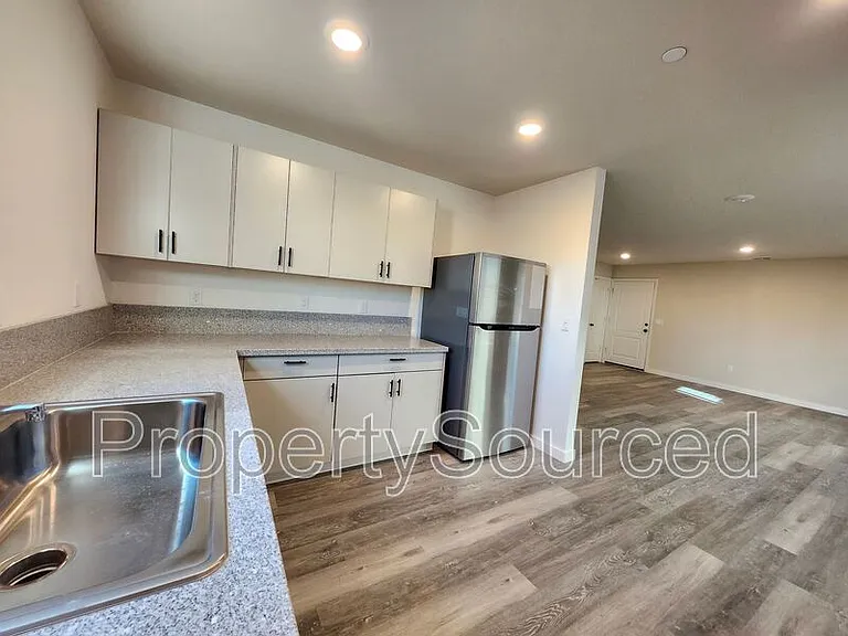 934 W Alameda St #A — Photo 5