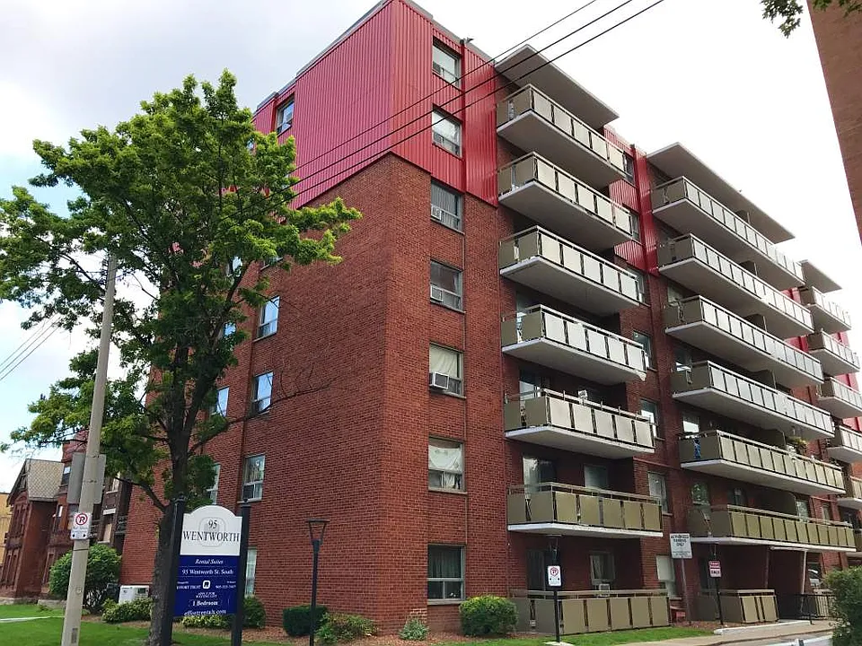 95 Wentworth St S