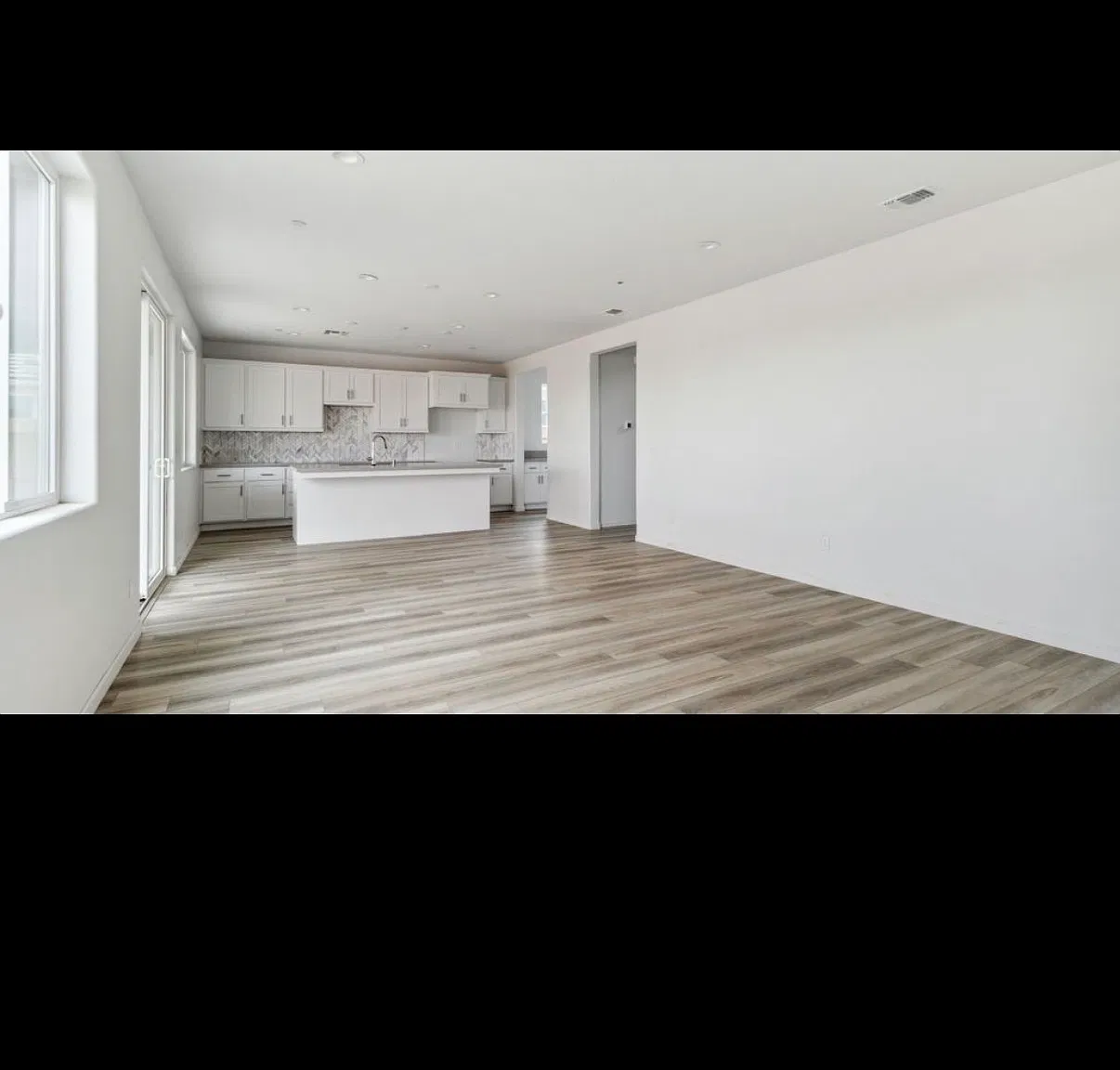 3 bed, 2.5 bath, 1849 sqft, $3,200 — Photo 2