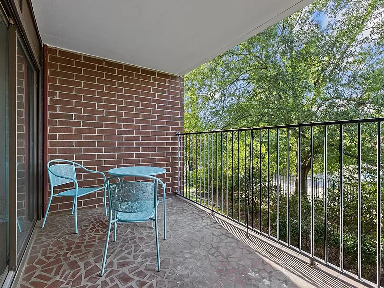 1100 Clarendon St #204 — Photo 24
