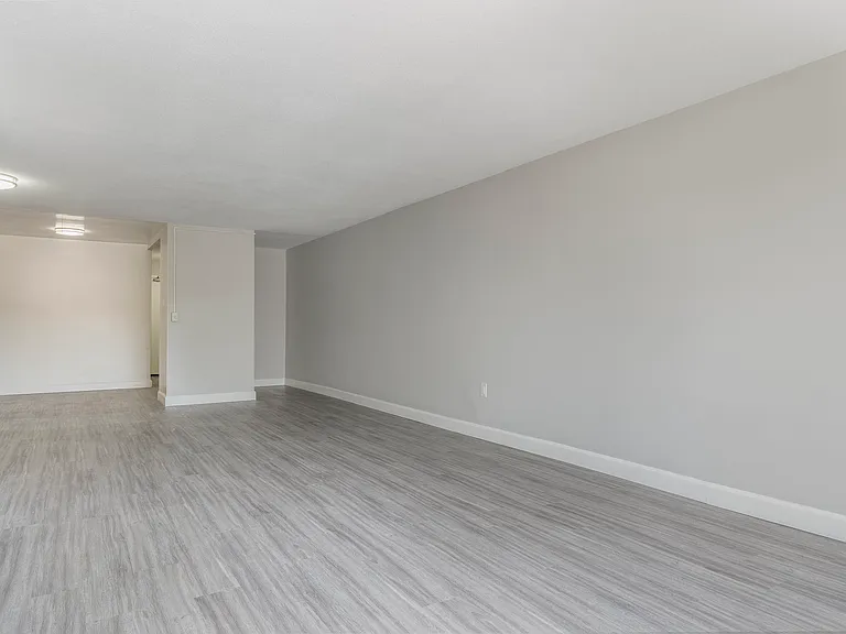 325 Willowdale Cres — Photo 16